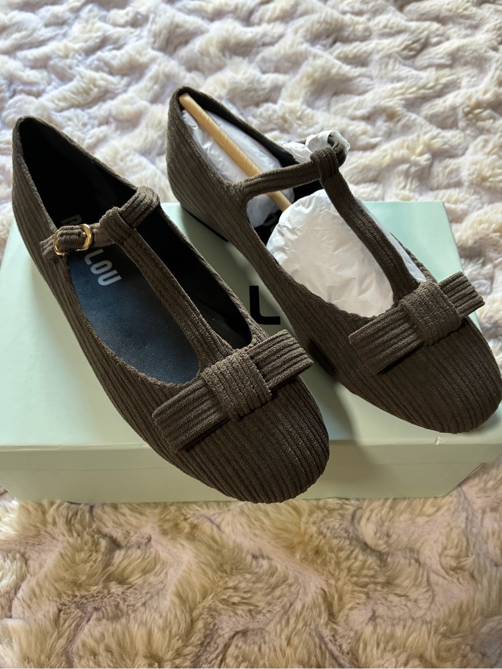 New in Box Bibi Lou Corduroy Bow T-Strap Flats Brown size 39/8-8.5